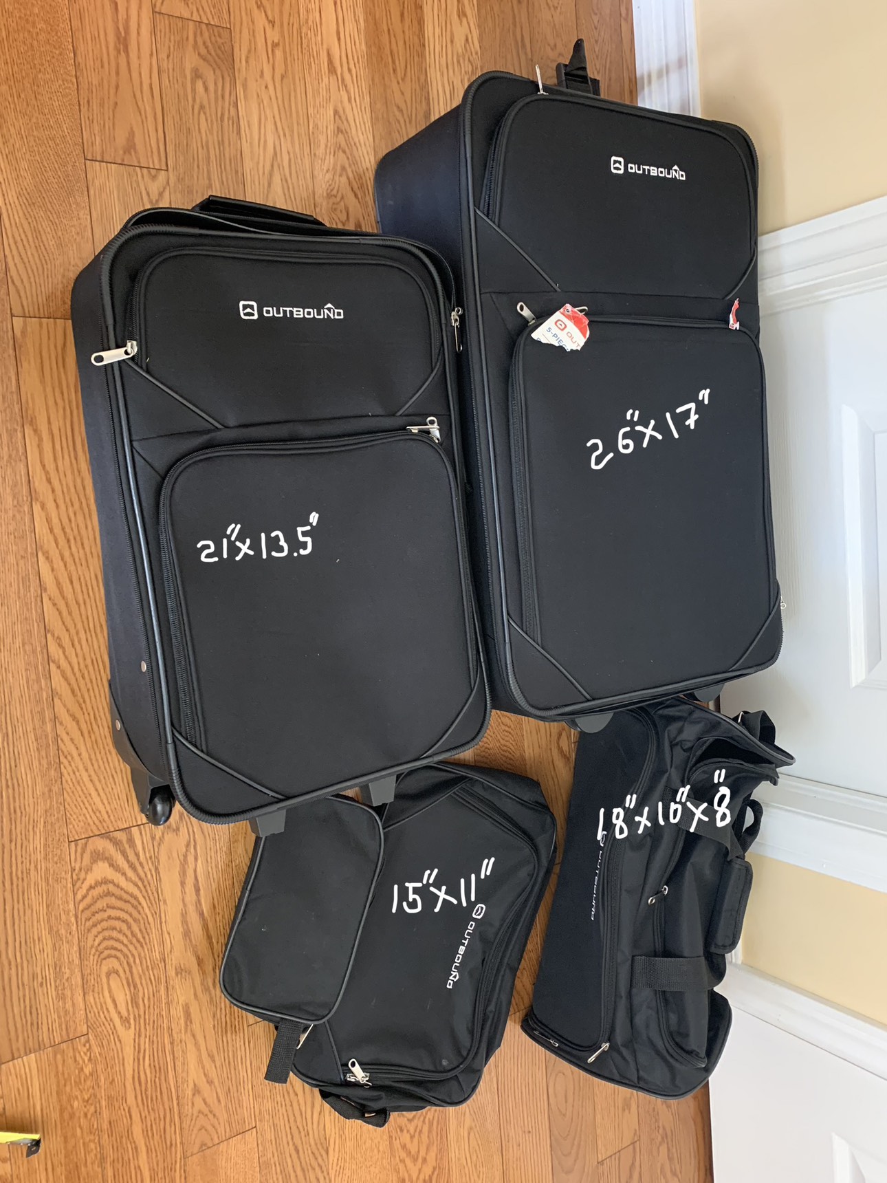 Brandnew 5-pieces soft-side wheeled travel luggage set image indicator(3)