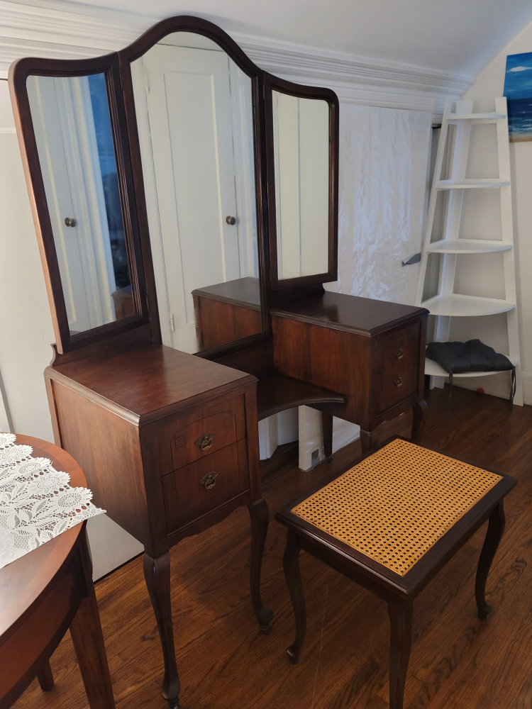makeup table set