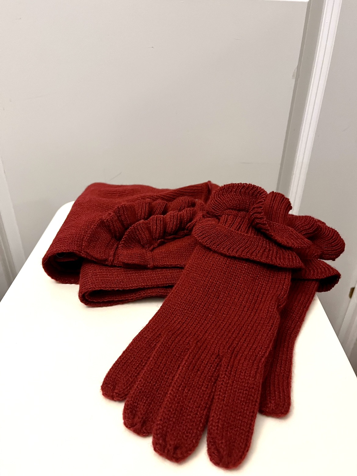 NEW Set: Scarf 🧣 and gloves 🧤 giftable
