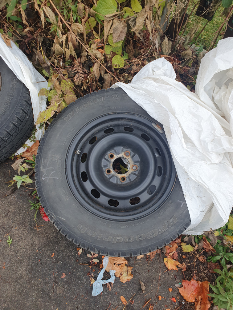 Snow Tires 215/17/R16 image indicator(6)