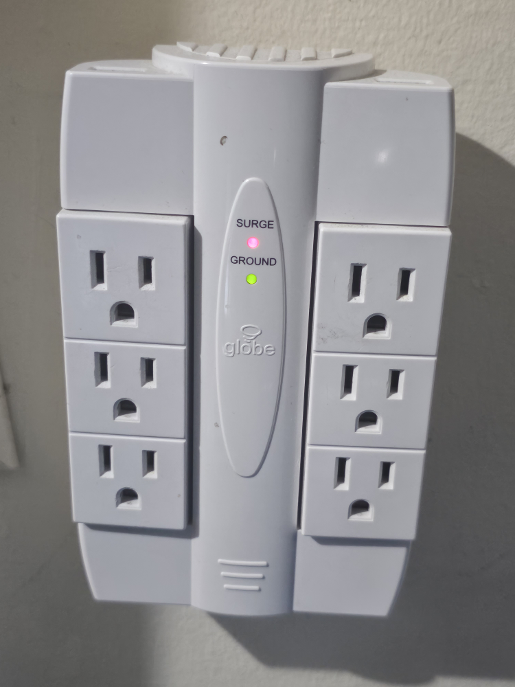 Wall 6 plug outlet with 2 USB ports thumbnail