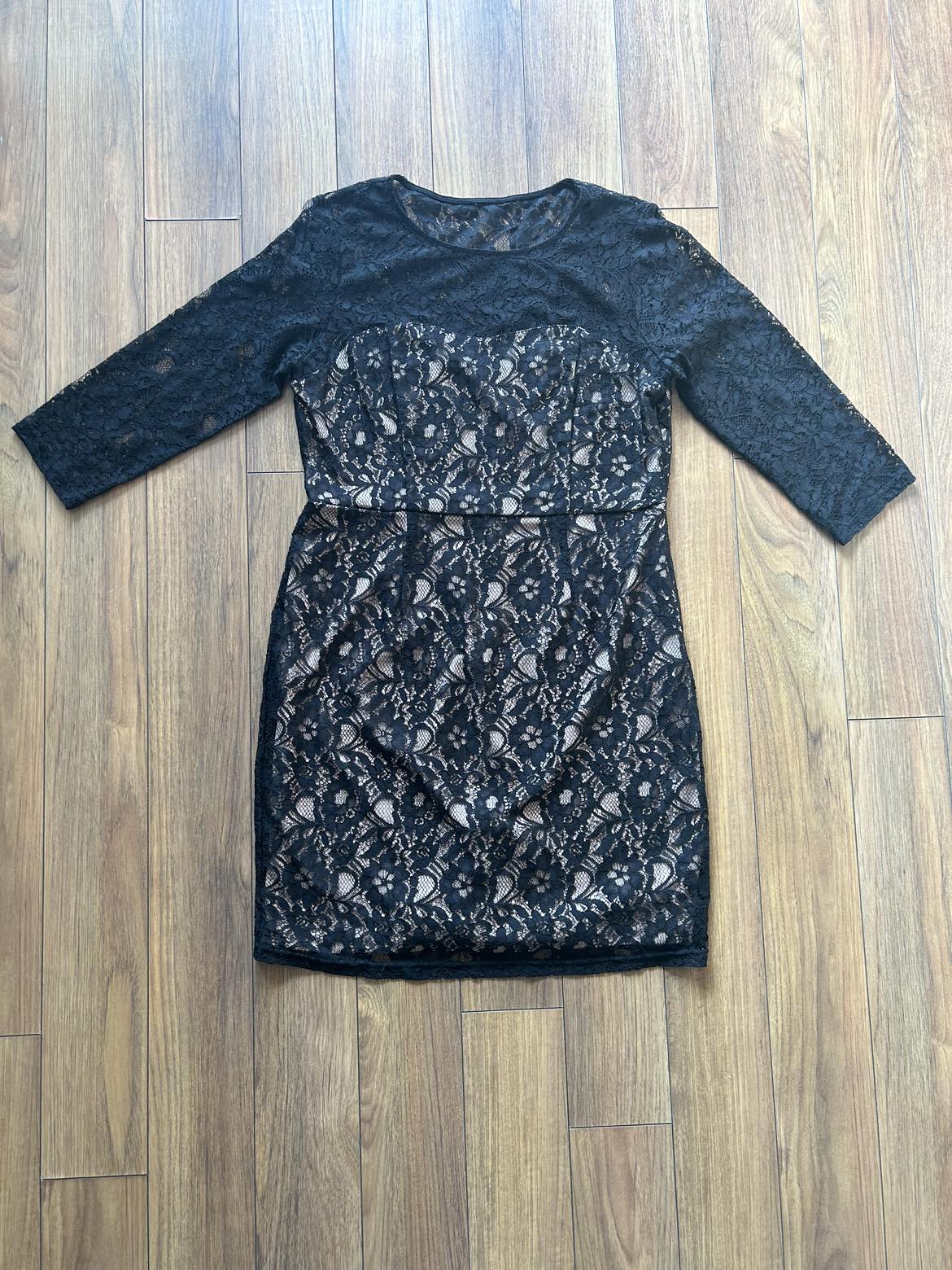 NWT - LACE DRESS - Size 14 thumbnail
