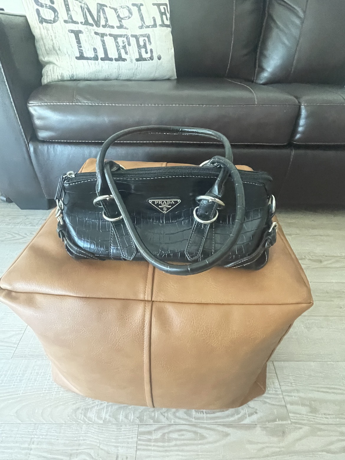 #freecycle Black handbag image indicator(2)
