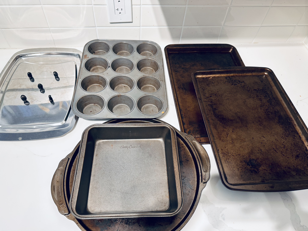 Oven pans including muffin tin and carving plate thumbnail