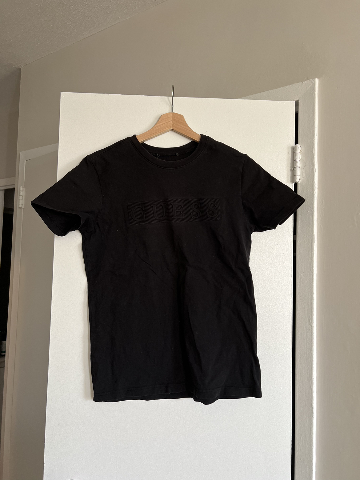 Guess t shirt thumbnail