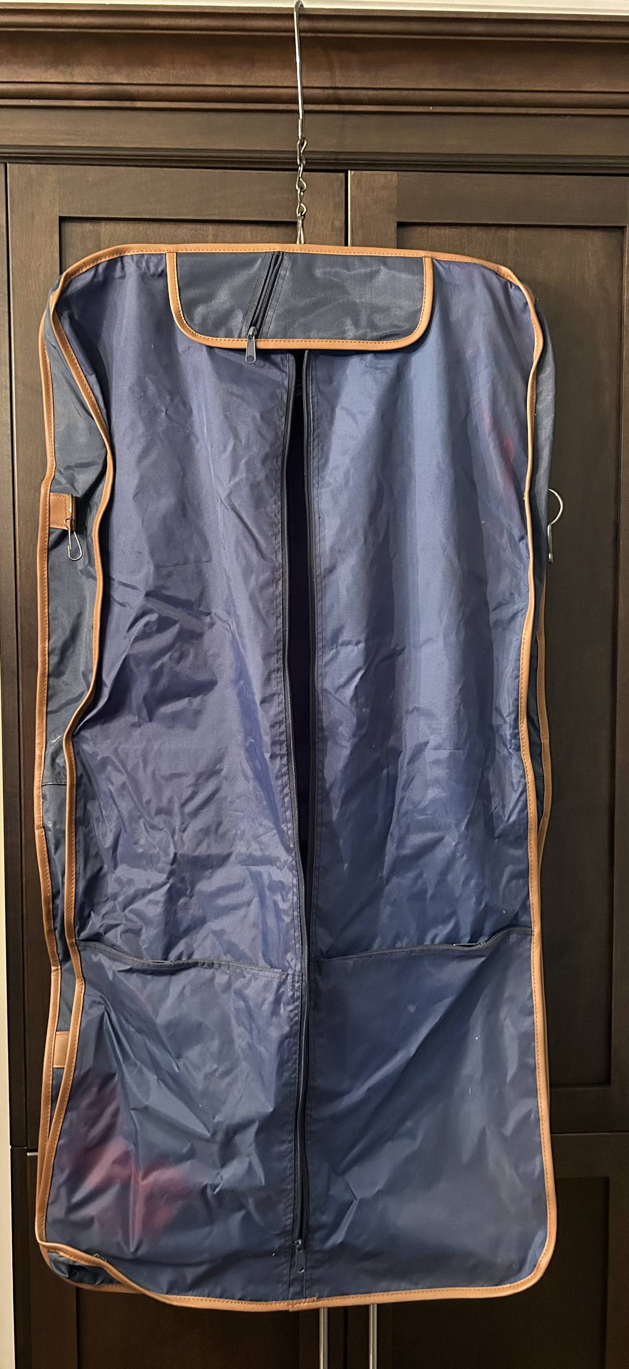 Garment Bag image indicator(3)