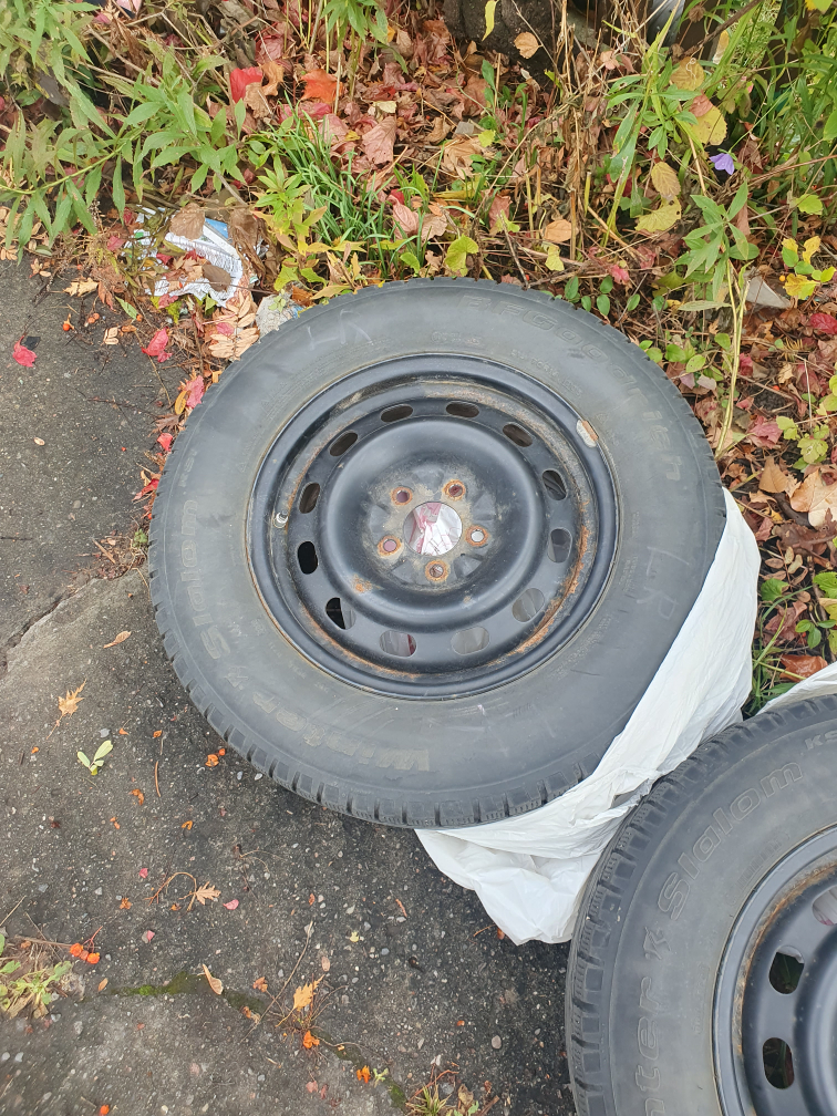 Snow Tires 215/17/R16 image indicator(2)