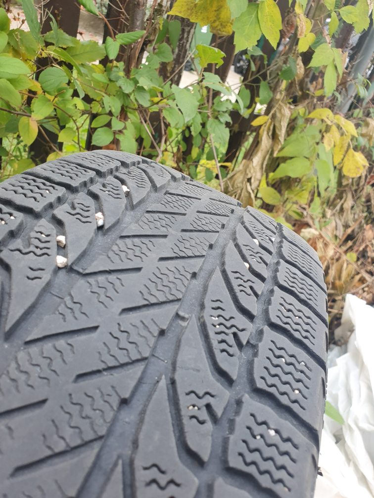 Snow Tires 215/17/R16 image indicator(3)