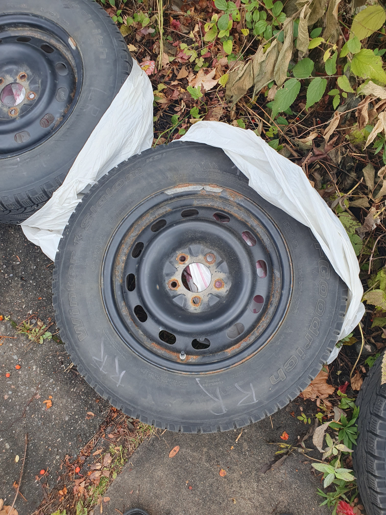 Snow Tires 215/17/R16 image indicator(4)