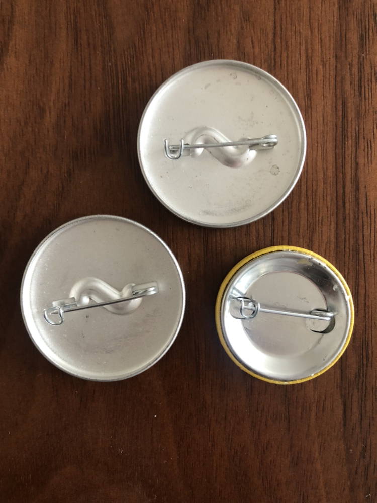 Wearable pins / November #freecycle image indicator(2)