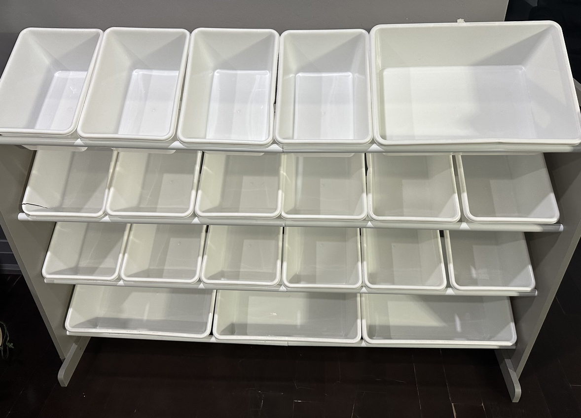 Toy storage/shelf