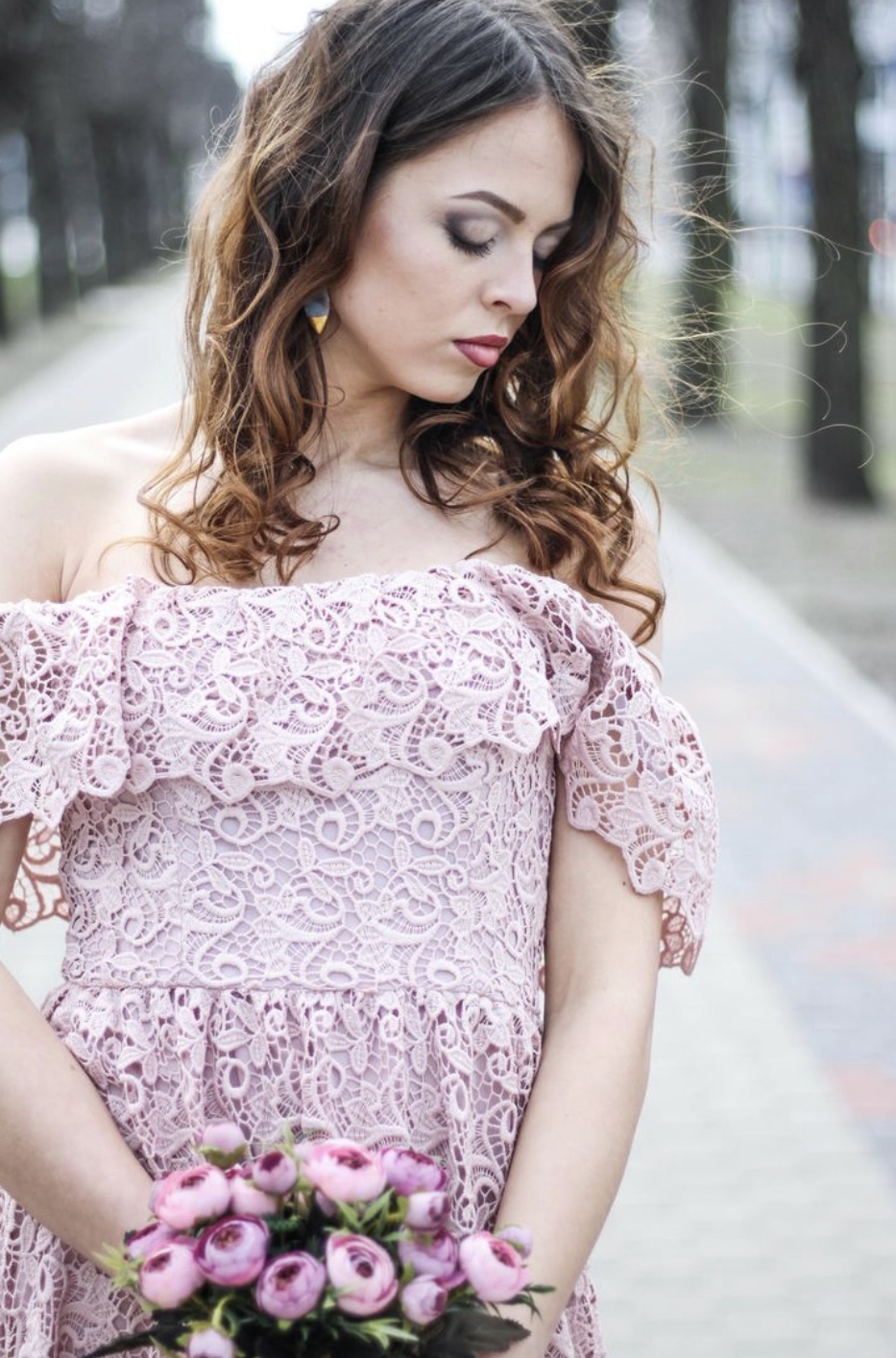 H&M Off-the-shoulder blush lace dress sz 6 - photo 2