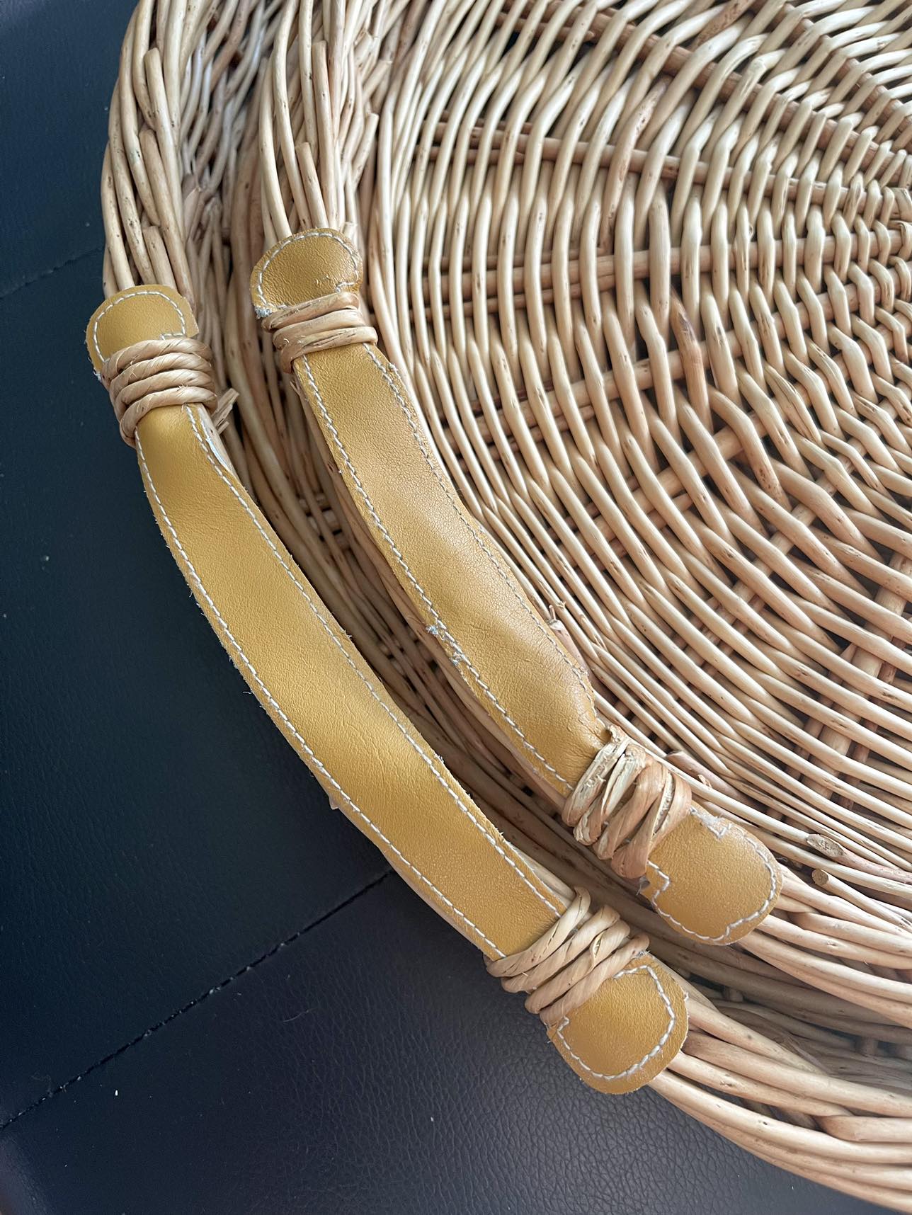 Set of two wicker trays with handles 24inX18in image indicator(3)