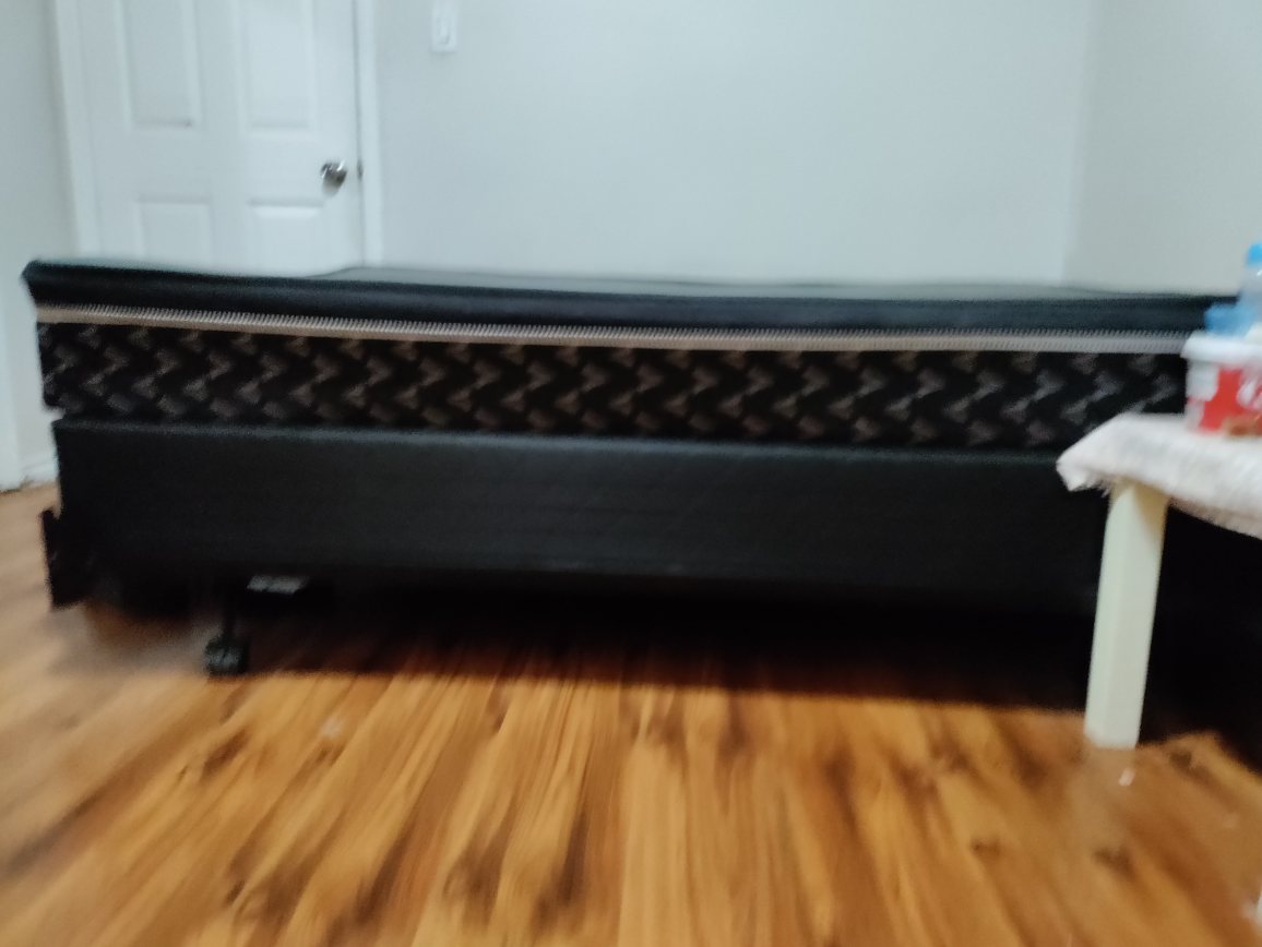 Queen size bed and Mattress - photo 5