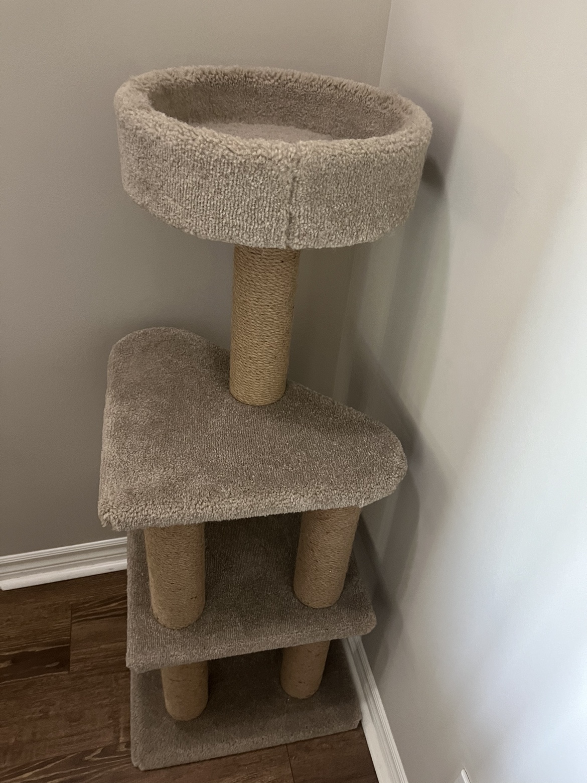 Cat tree - barely used thumbnail