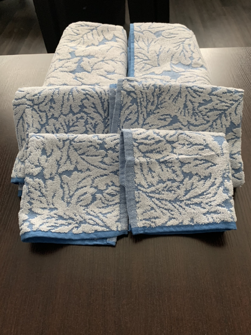 Brand new - 2 bath towels, 2 face towels, 2 hand towels thumbnail