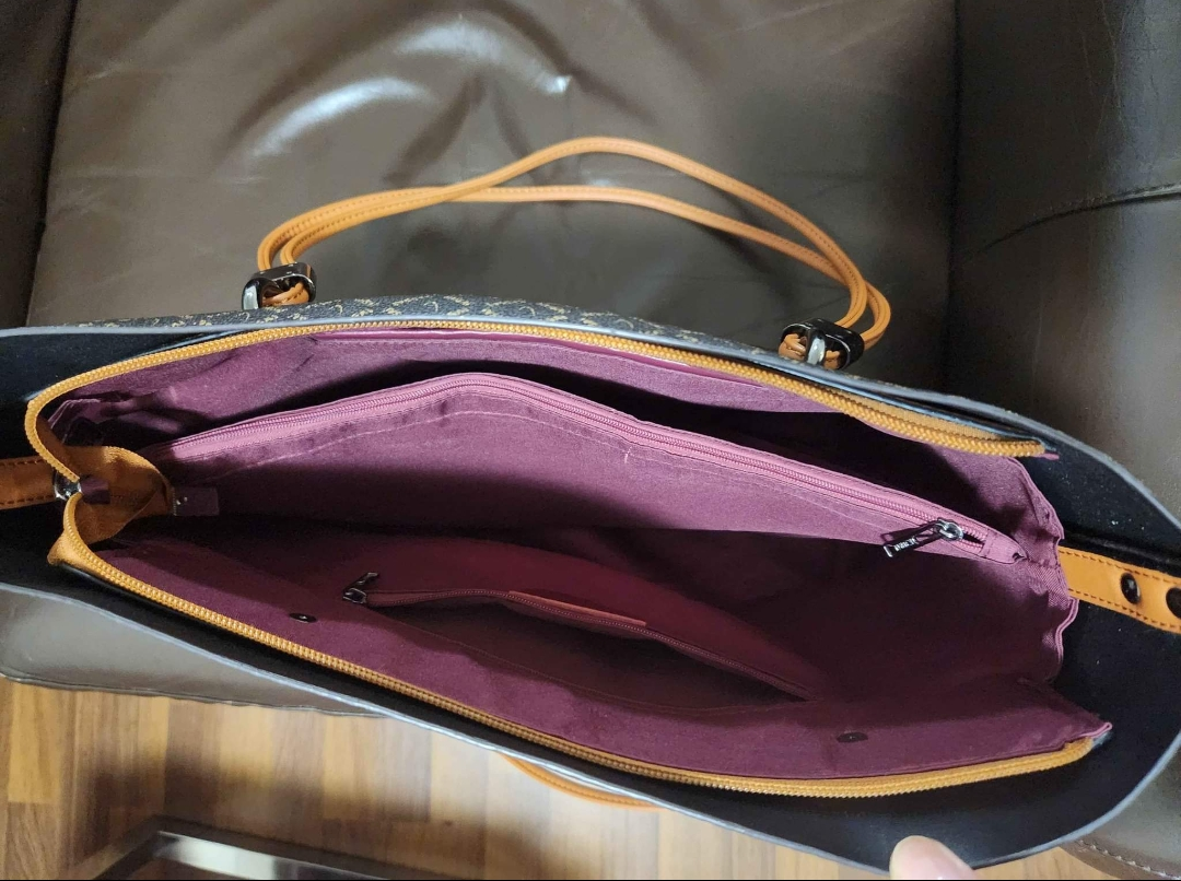 Women Leather style Bag with lots of compartments and space - photo 4