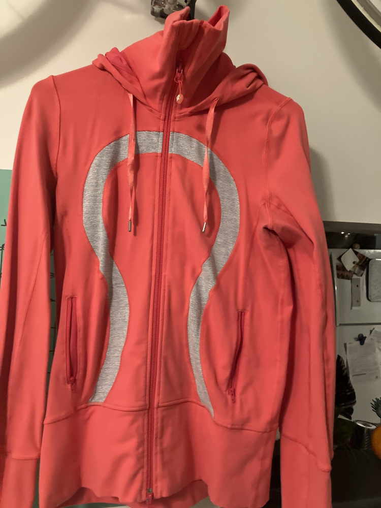 Lululemon hoodie thumbnail