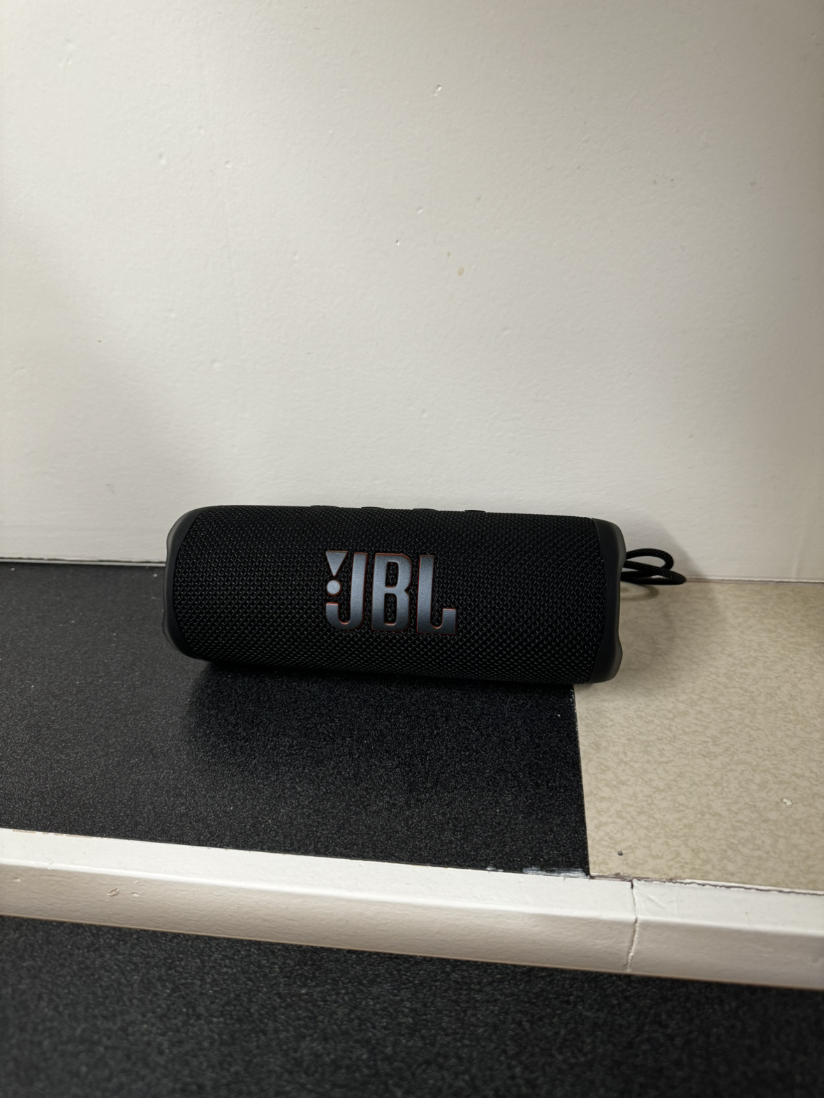 JBL flip 6 speaker