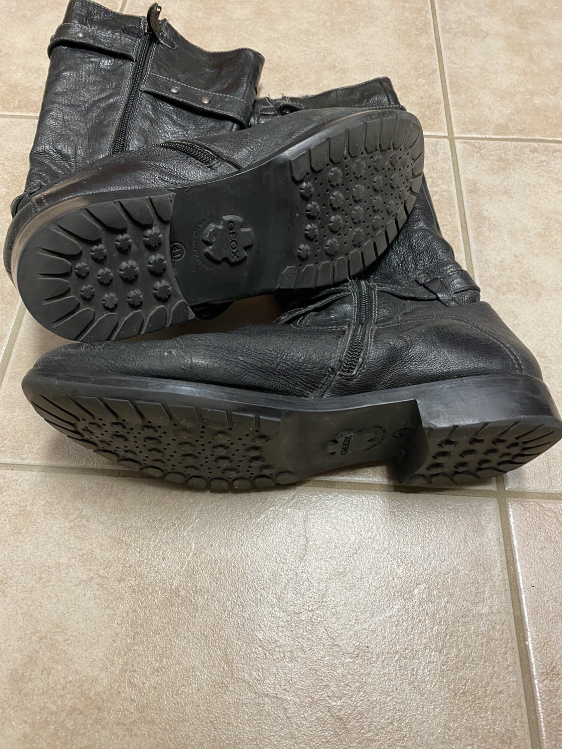 Geox Women’s Leather Black Boots Size 10 image indicator(3)