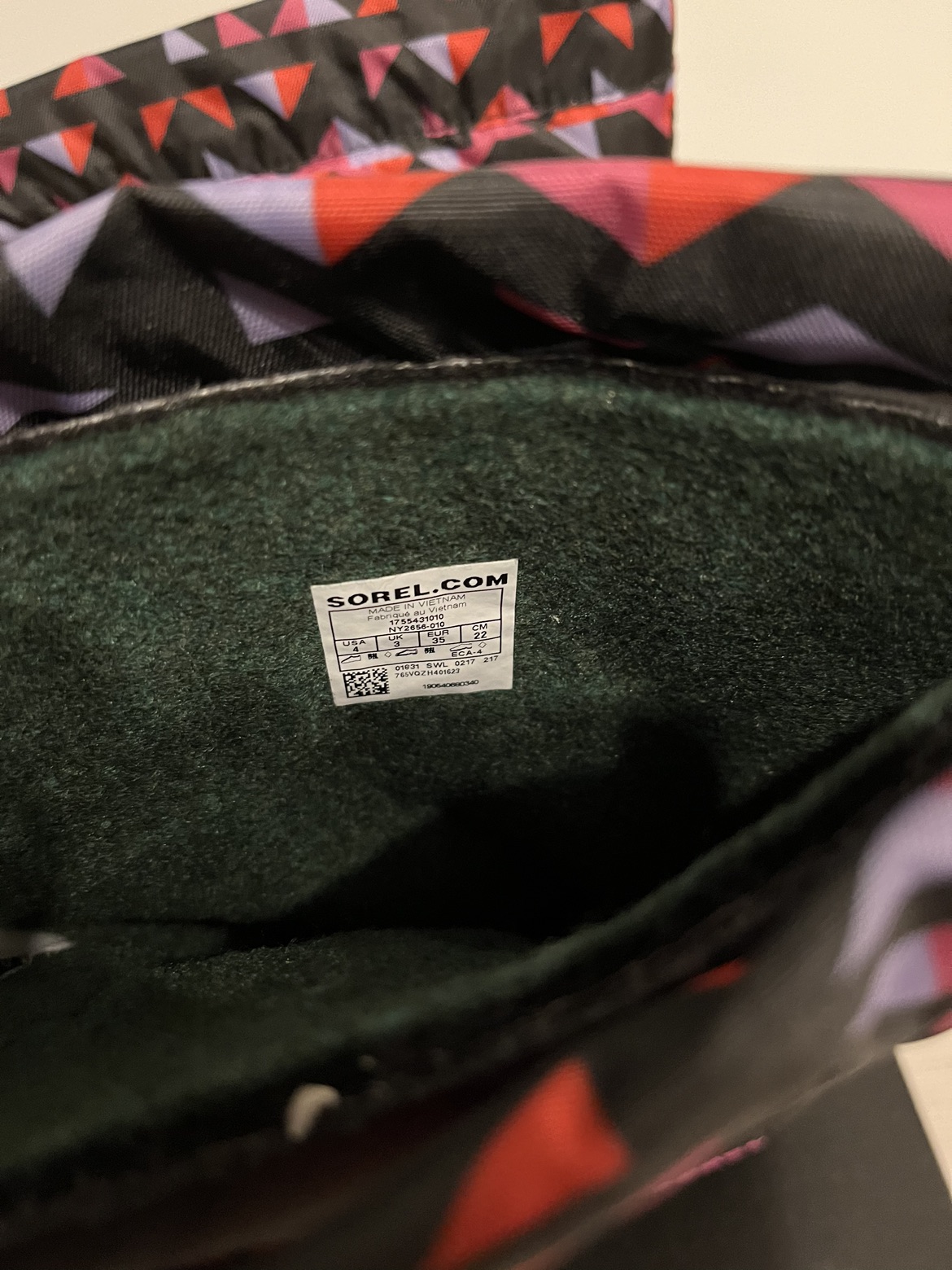 Brand new Sorel size 4 winter boots image indicator(3)