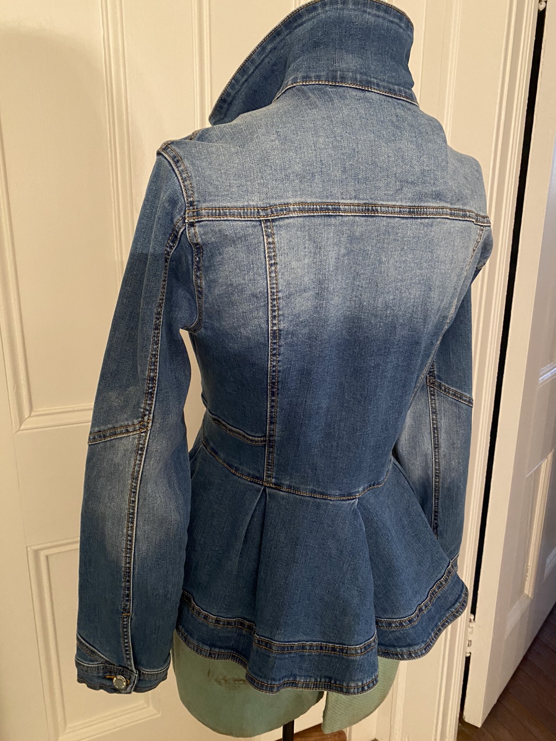 Flared Fitted Denim Jacket image indicator(3)