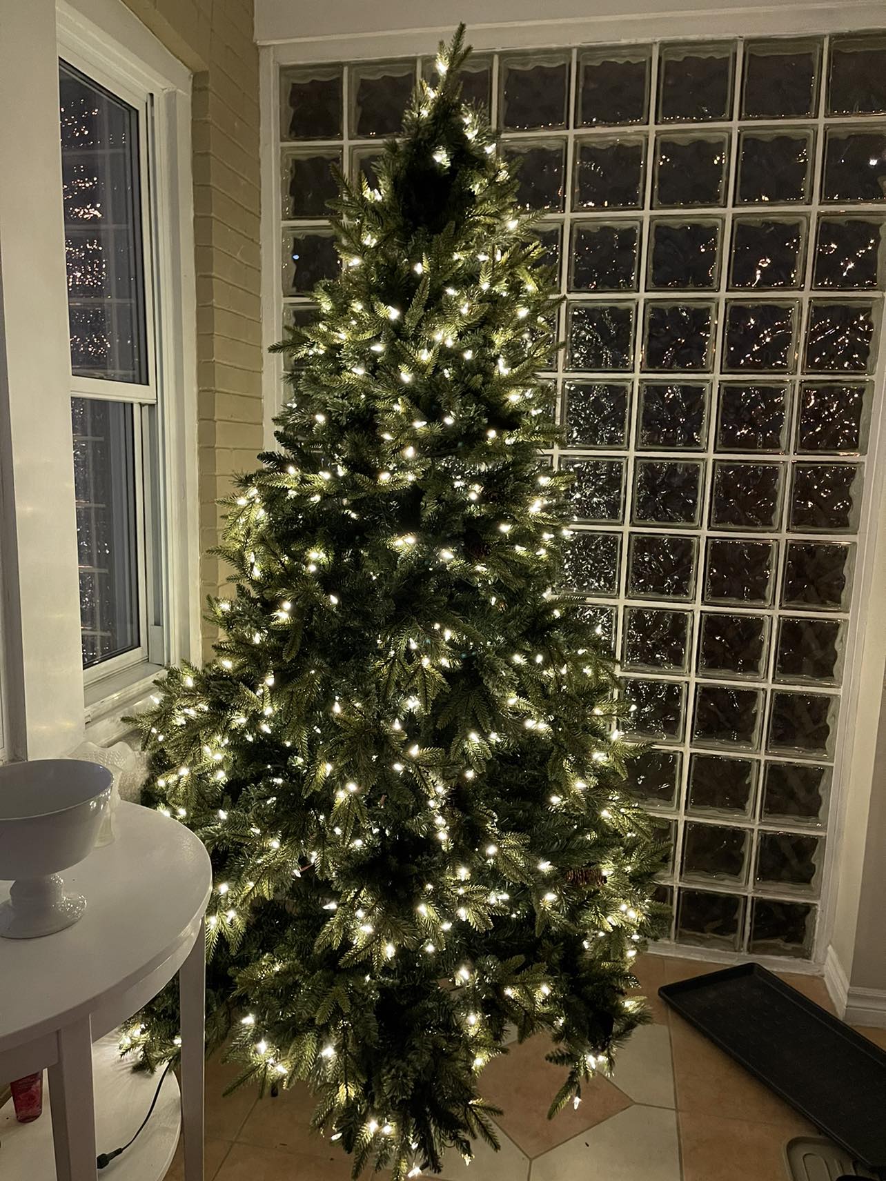 Brand new Christmas tree, 7.5 Ft . Pre lit. thumbnail