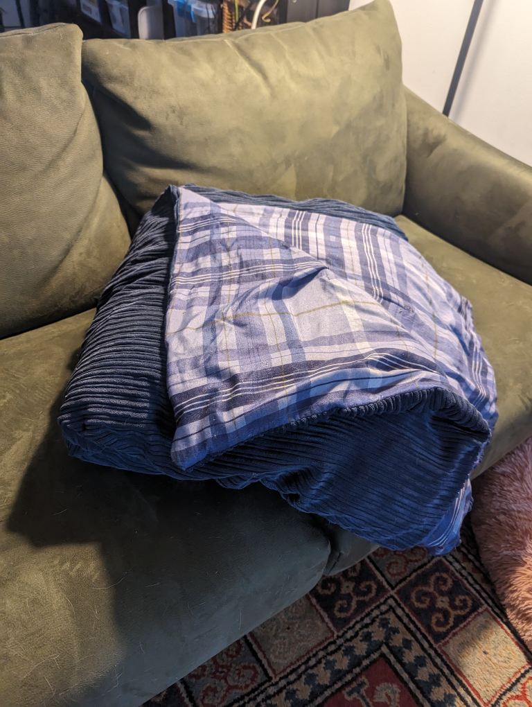Queen size blue comforter