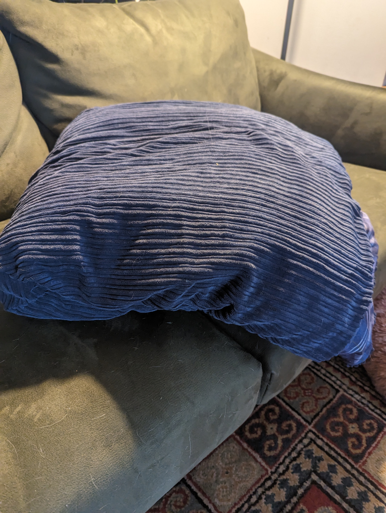 Queen size blue comforter - photo 2