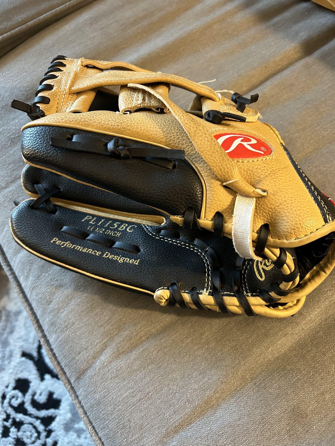 Rawlings Youth Right Handed Baseball Glove thumbnail