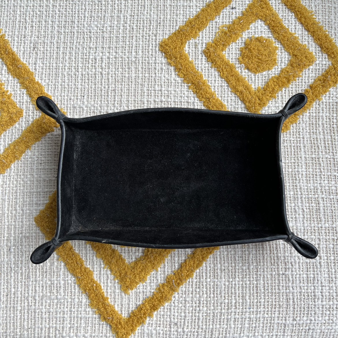 Leather catch all tray image indicator(2)