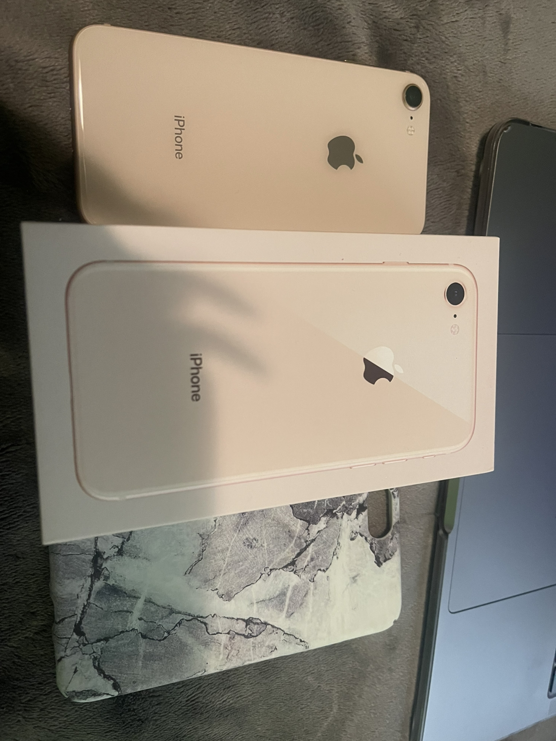 iPhone 8 - photo 2