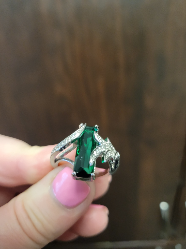 Emerald green princess ring image indicator(3)