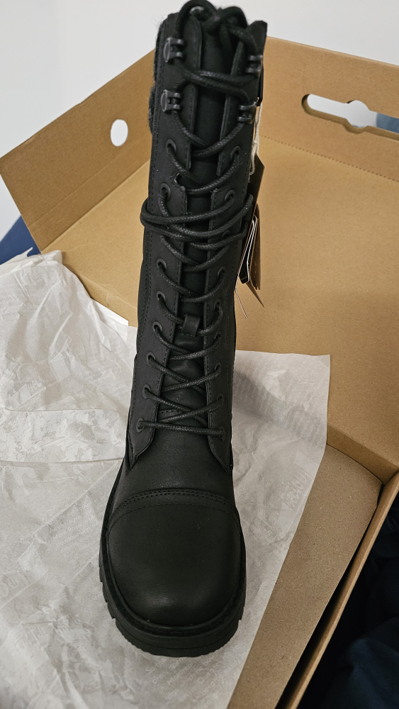 Brand new winter boots size 7 US - photo 2