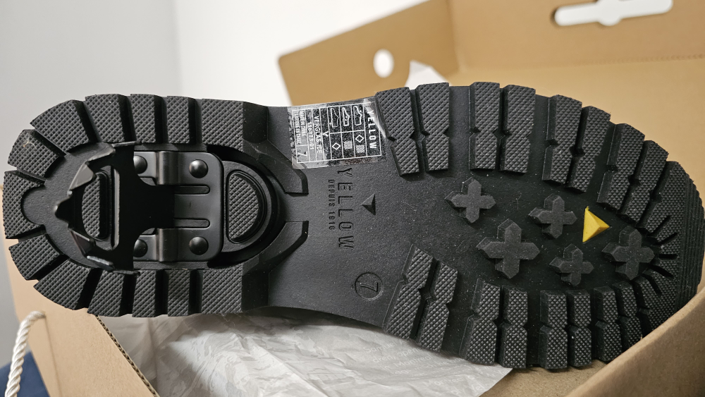 Brand new winter boots size 7 US - photo 3