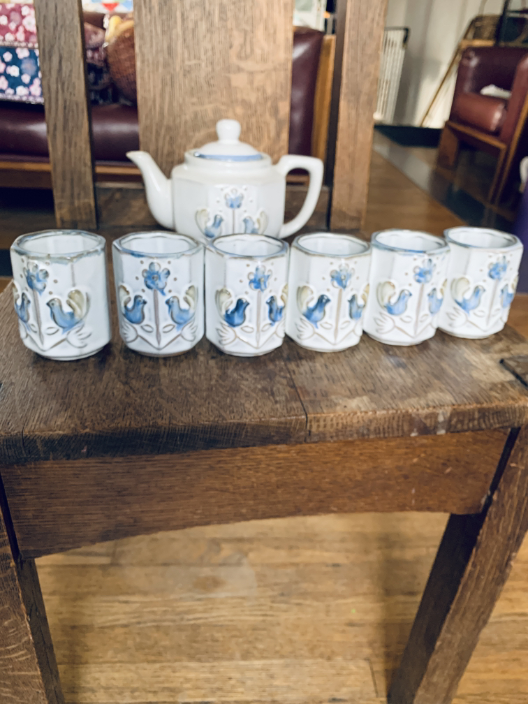 Really Pretty Vintage White and Blue Tea Set image indicator(5)