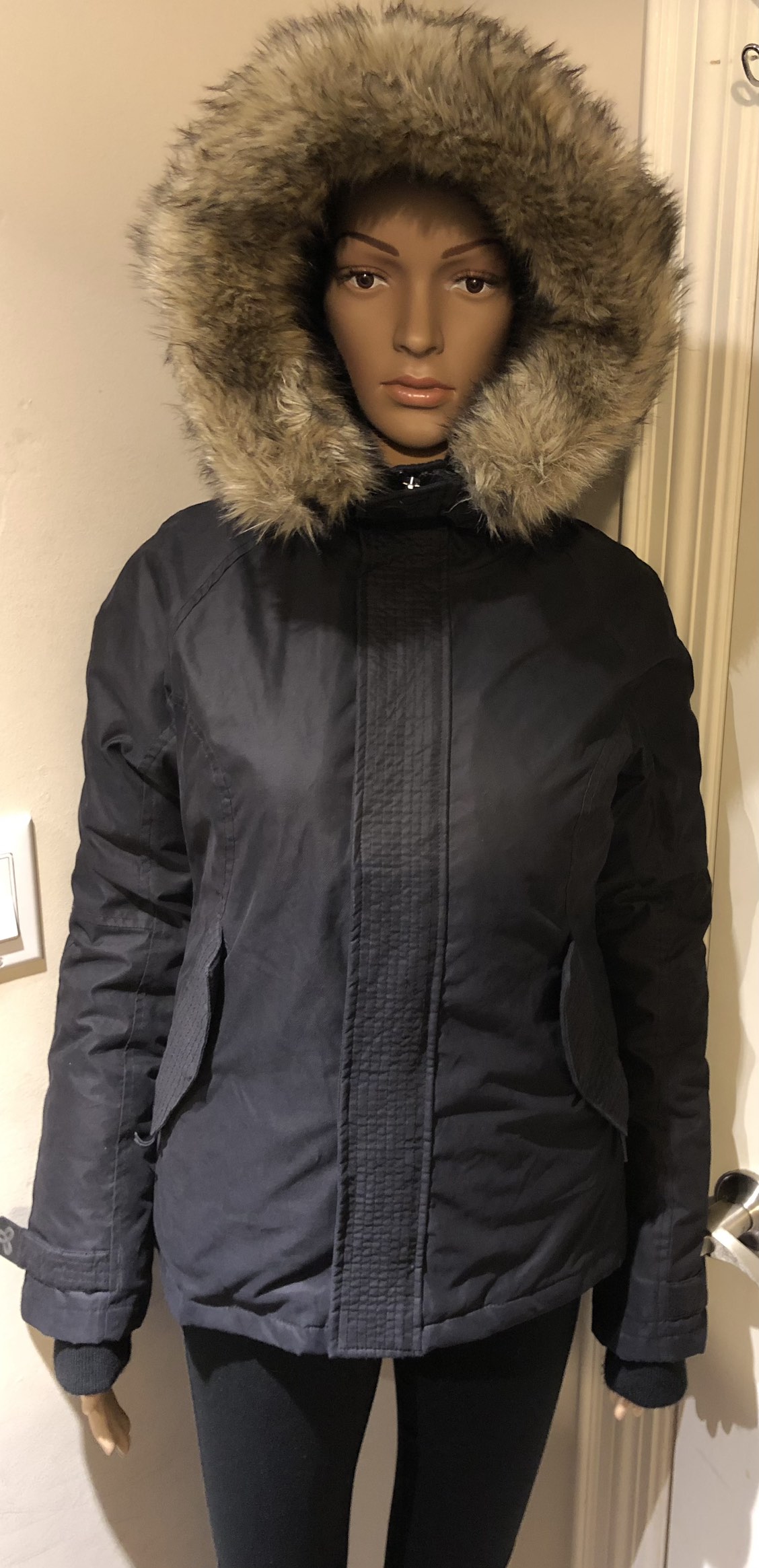 Women’s Aritzia TNA Summit Parka + Free TNA Top