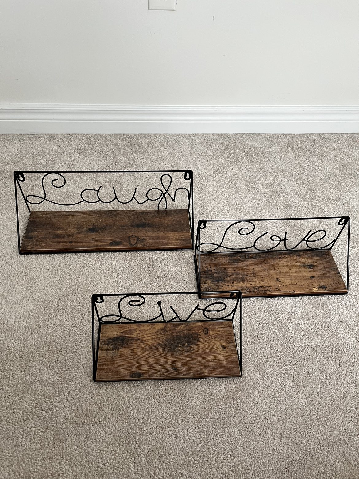 ❄️ 3 wall shelves “Live Laugh Love” image indicator(2)