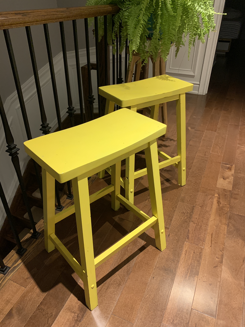 ❄️yellow wooden stools (day 3) thumbnail