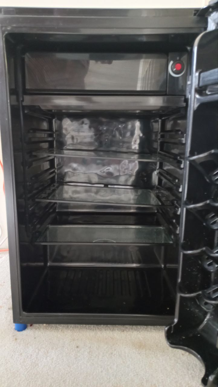 Danby Mini Fridge 4.4 Cu. Ft. - photo 4