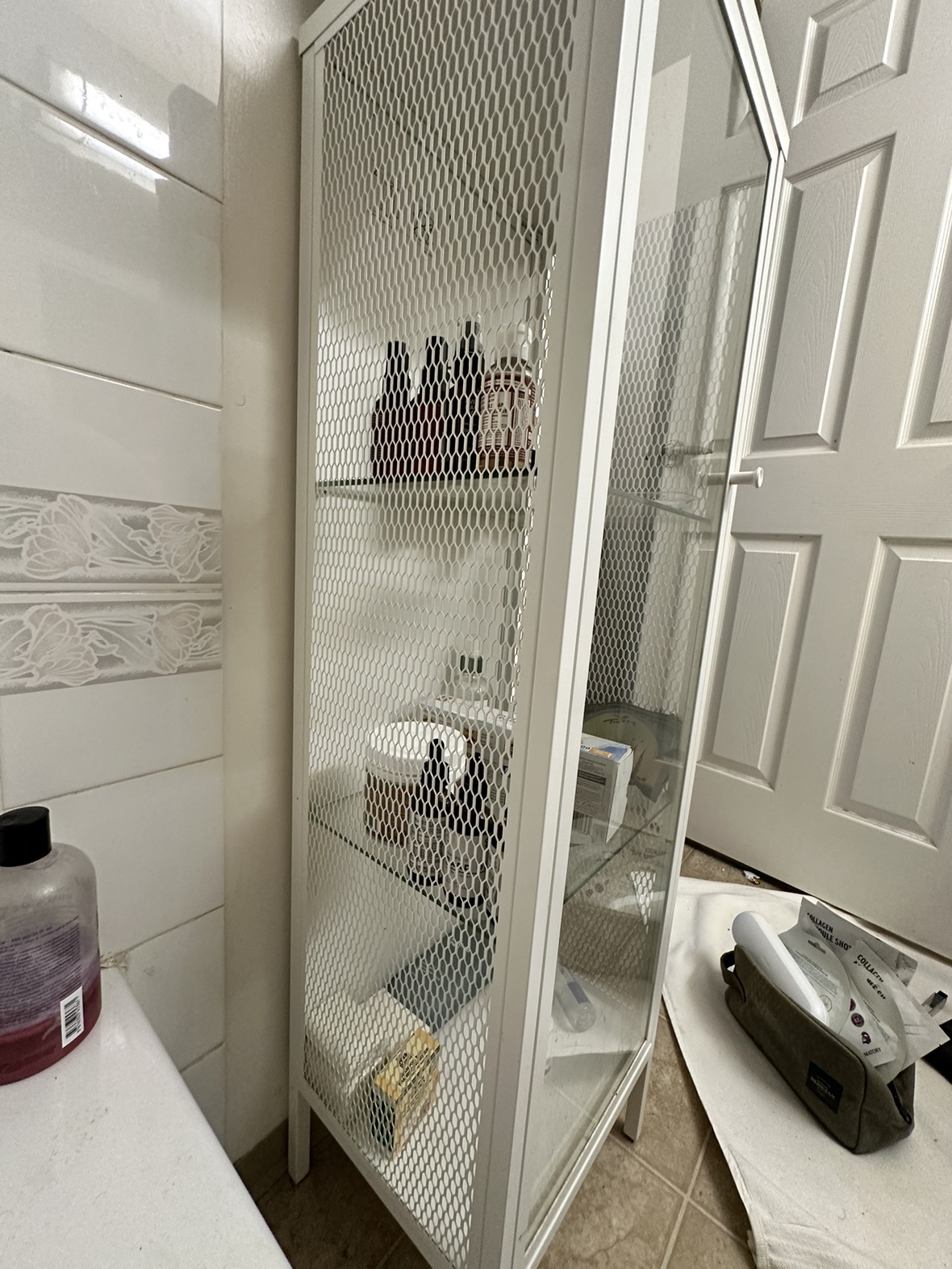 Ikea cabinet with glass shelves - photo 2