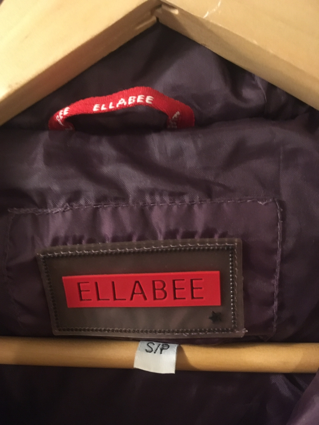 Beautiful duvet jacket with pocket for cell phone image indicator(2)