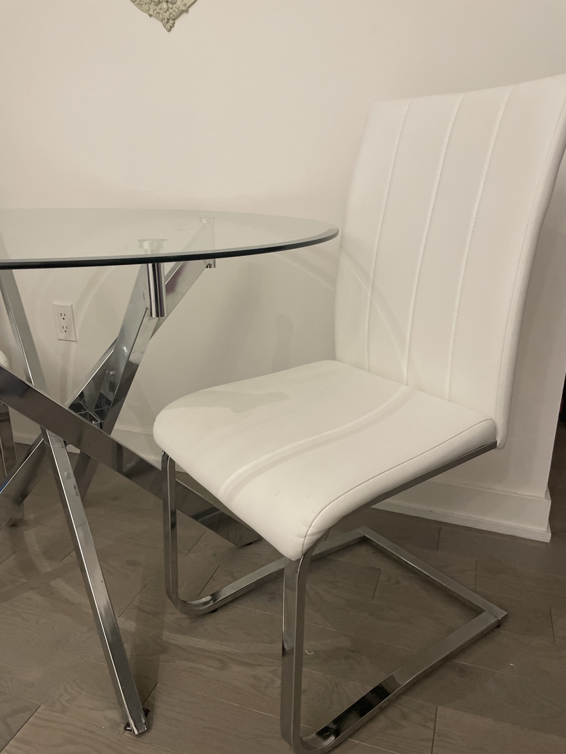 Glass table + 2 chairs image indicator(2)