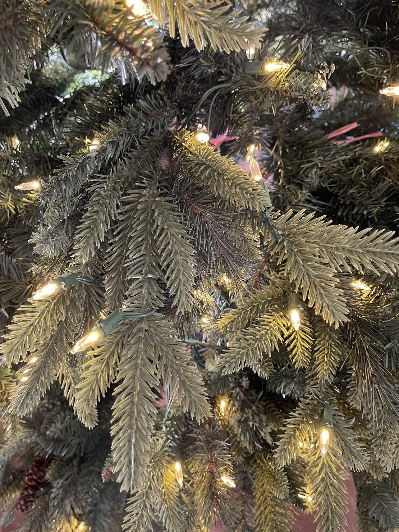 Brand new Christmas tree, 7.5 Ft . Pre lit. - photo 3