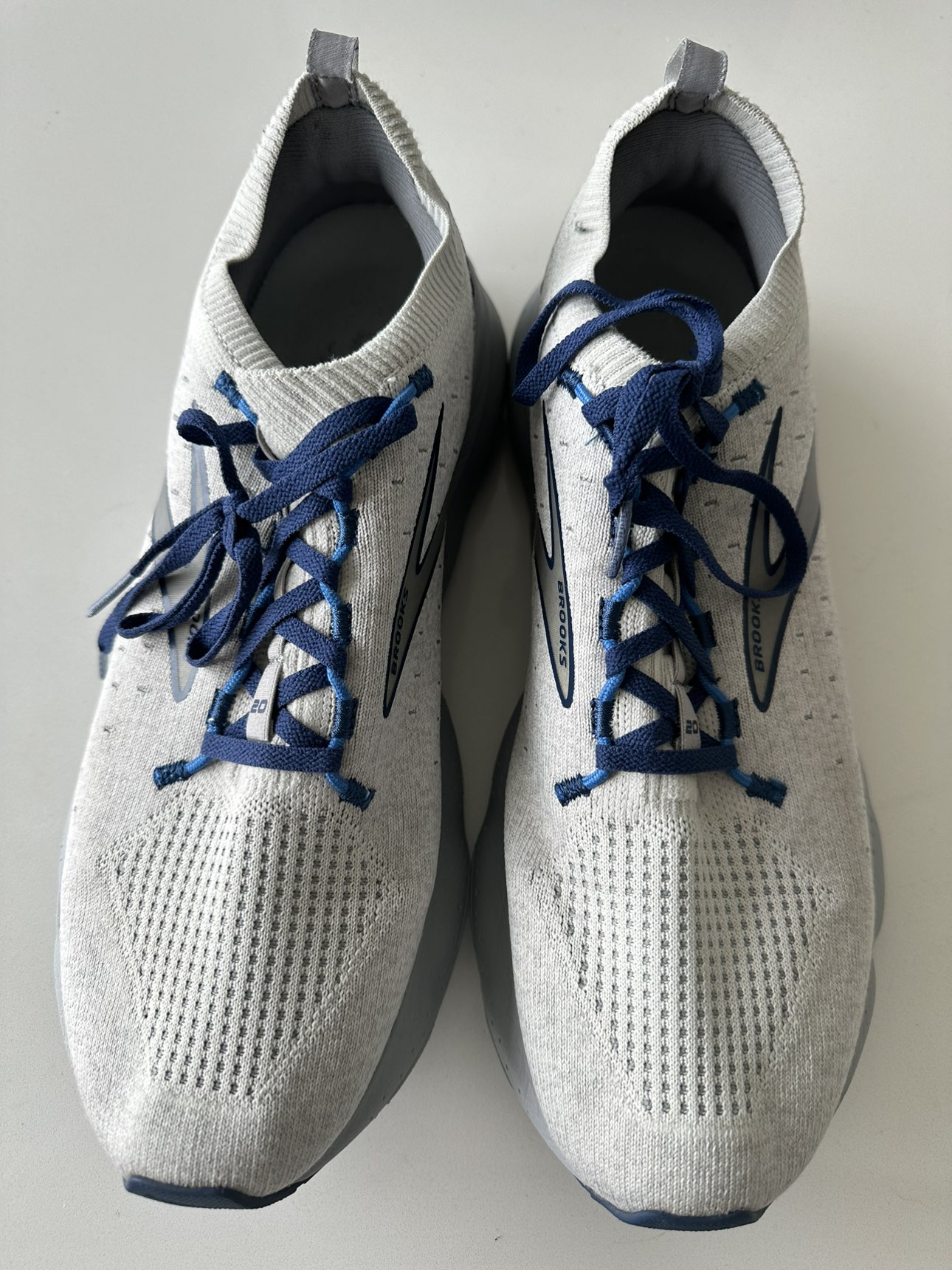 Mens Brooks sneaker image indicator(2)