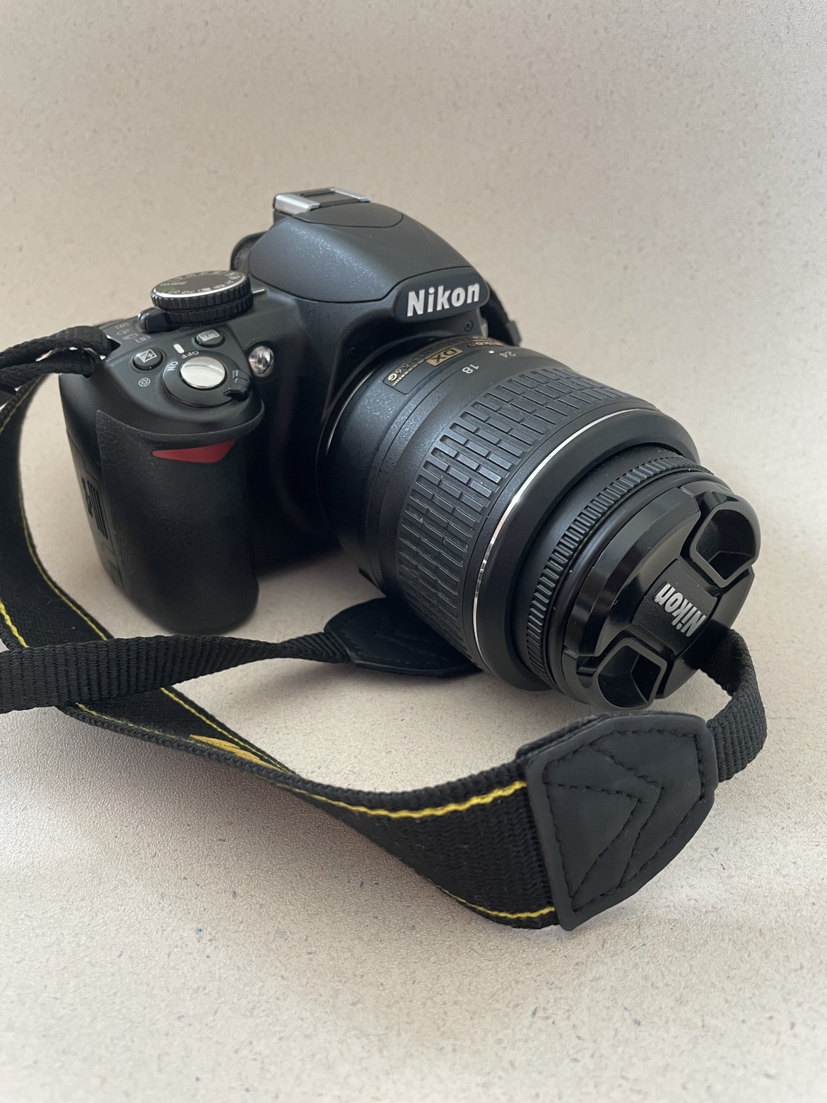 Camera Nikon D3100 thumbnail
