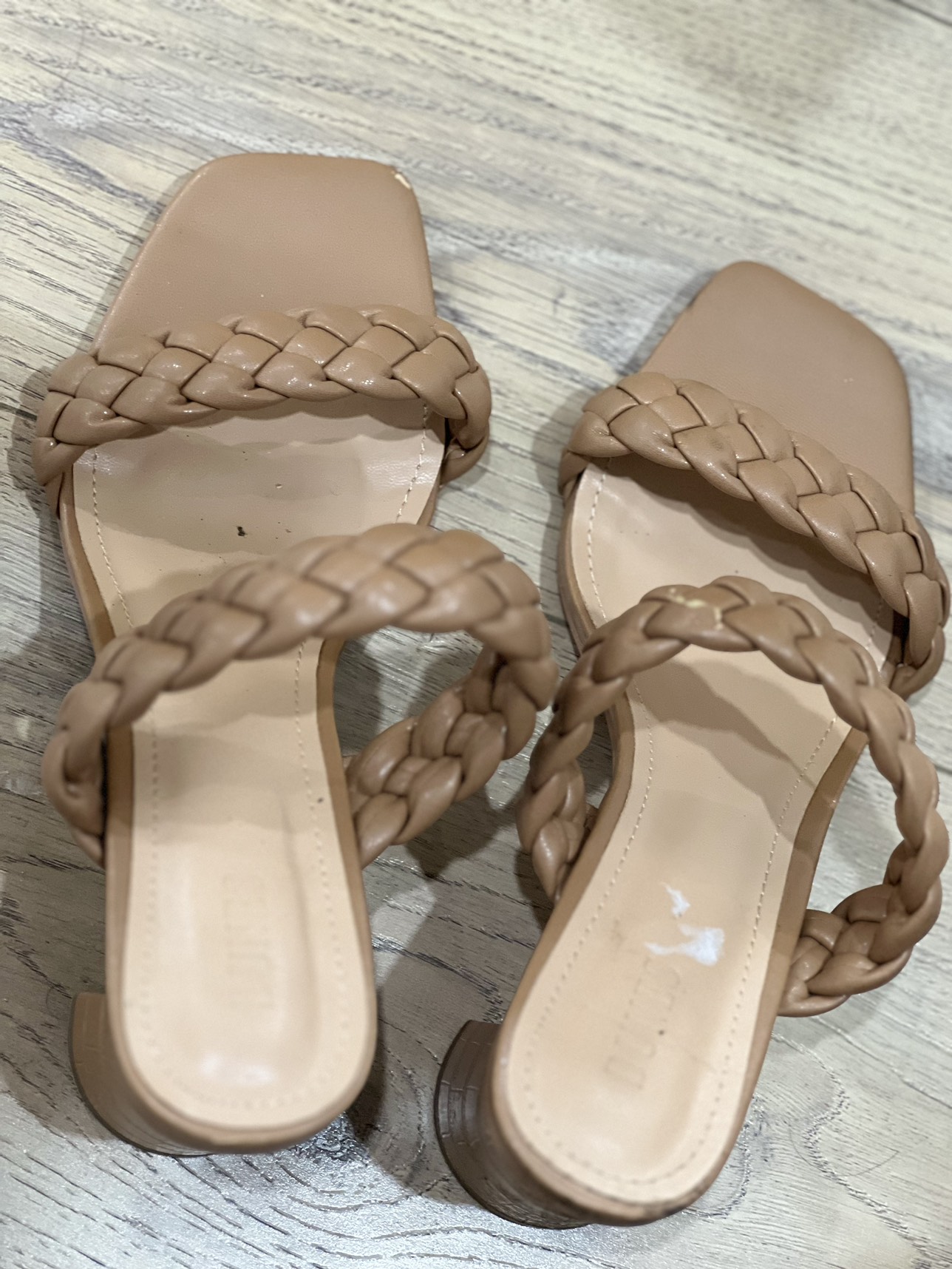 Womens shoe thumbnail
