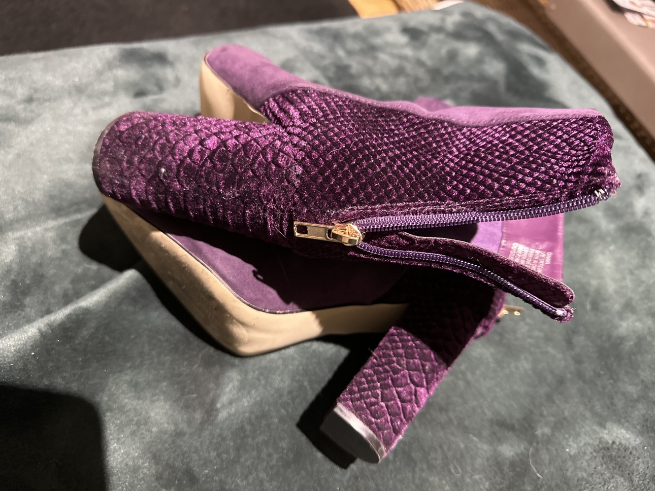 “❤️” Booties image indicator(2)