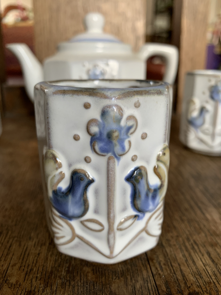Really Pretty Vintage White and Blue Tea Set image indicator(7)
