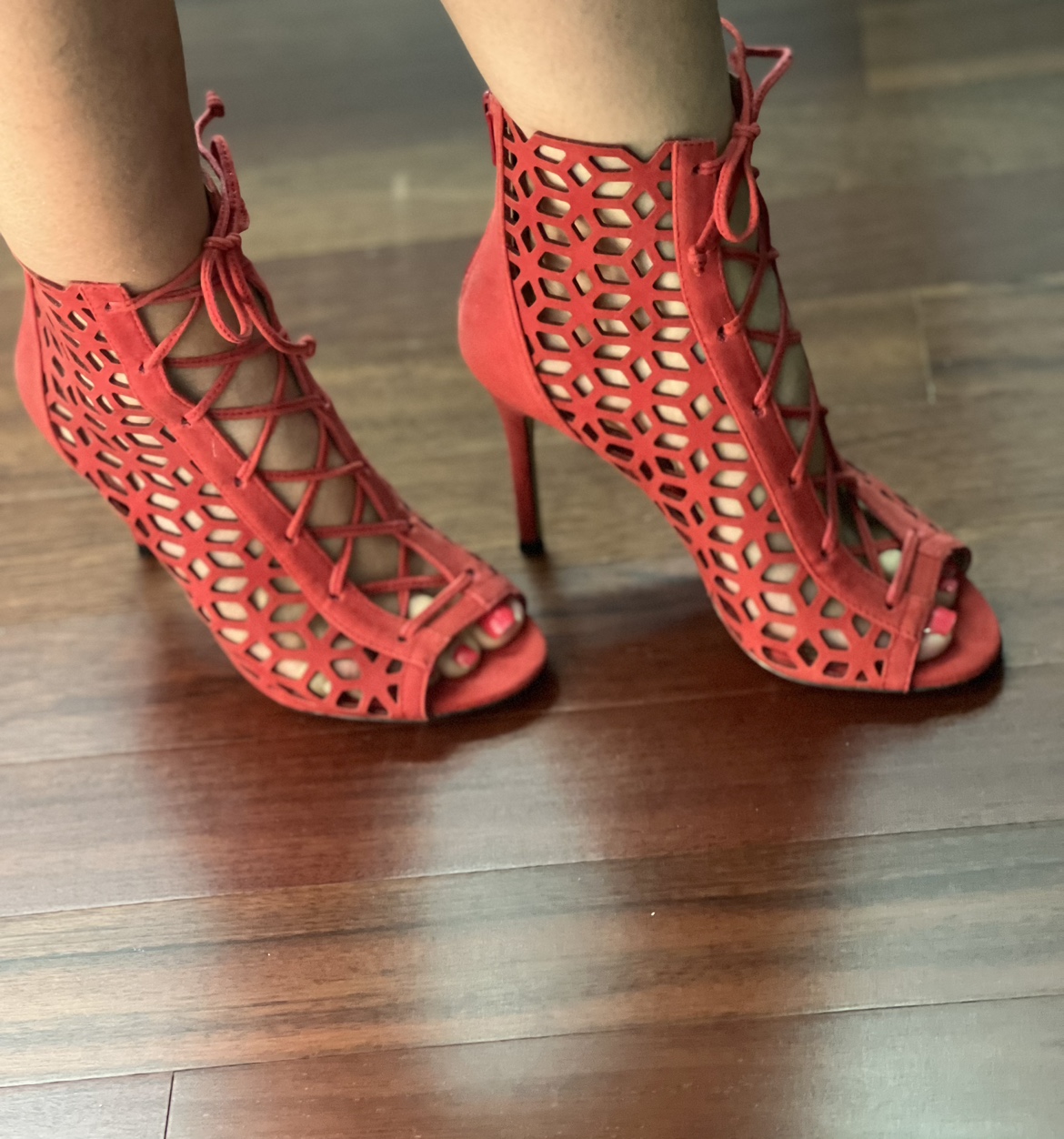 Red high heels - photo 2
